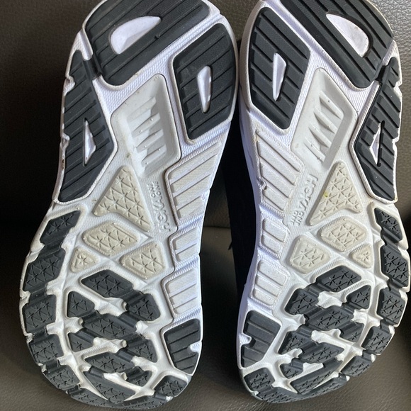Hoka One One W Ahari 6 . Only worn once . - Picture 6 of 7